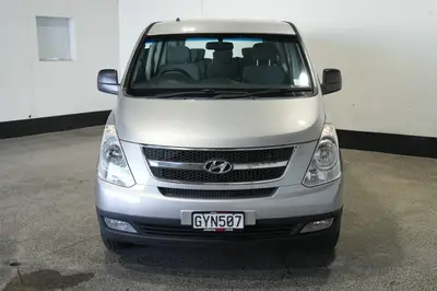 2013 Hyundai Imax 8 Seat Auto photo 6