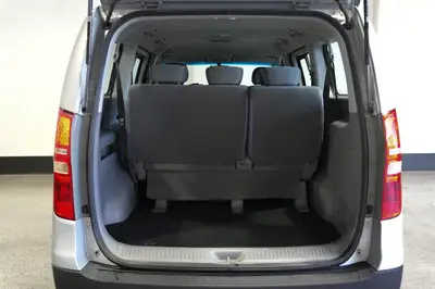 2013 Hyundai Imax 8 Seat Auto photo 12