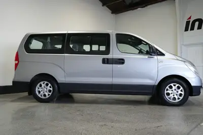 2013 Hyundai Imax 8 Seat Auto photo 8