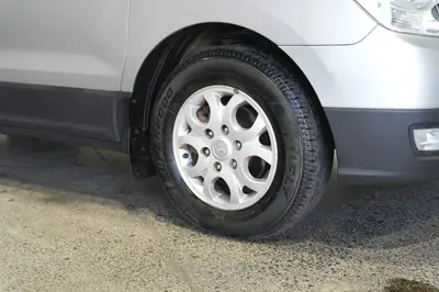 2013 Hyundai Imax 8 Seat Auto photo 10