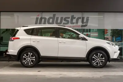 2017 Toyota RAV4 2.5P photo 10