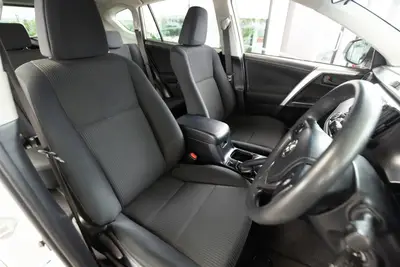 2017 Toyota RAV4 2.5P photo 14