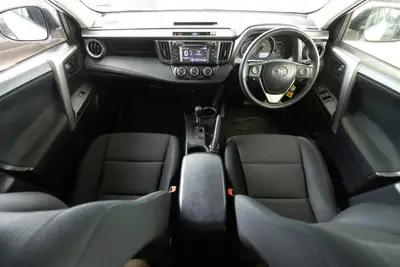 2017 Toyota RAV4 2.5P photo 16