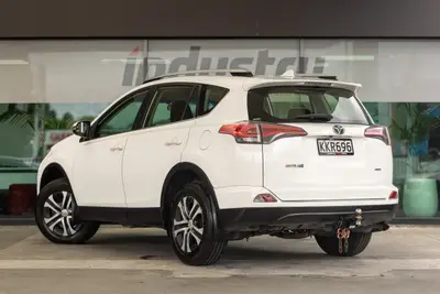 2017 Toyota RAV4 2.5P photo 2