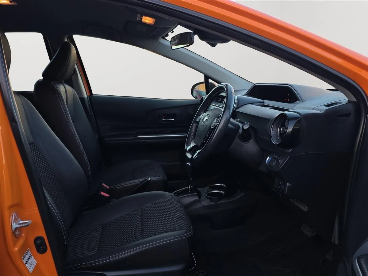 2017 Toyota Aqua CROSSOVER, HALF LEATHER SEATS