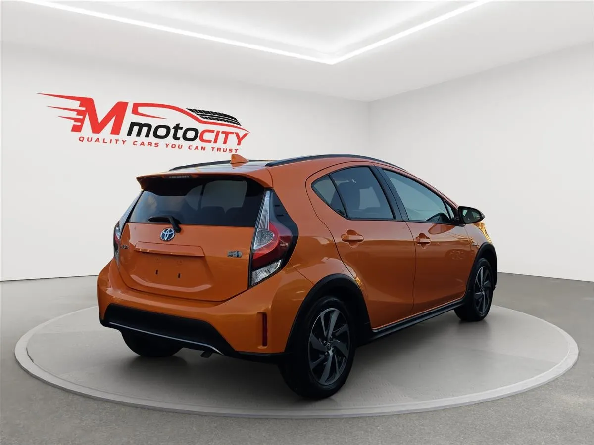 2017 Toyota Aqua CROSSOVER, HALF LEATHER SEATS