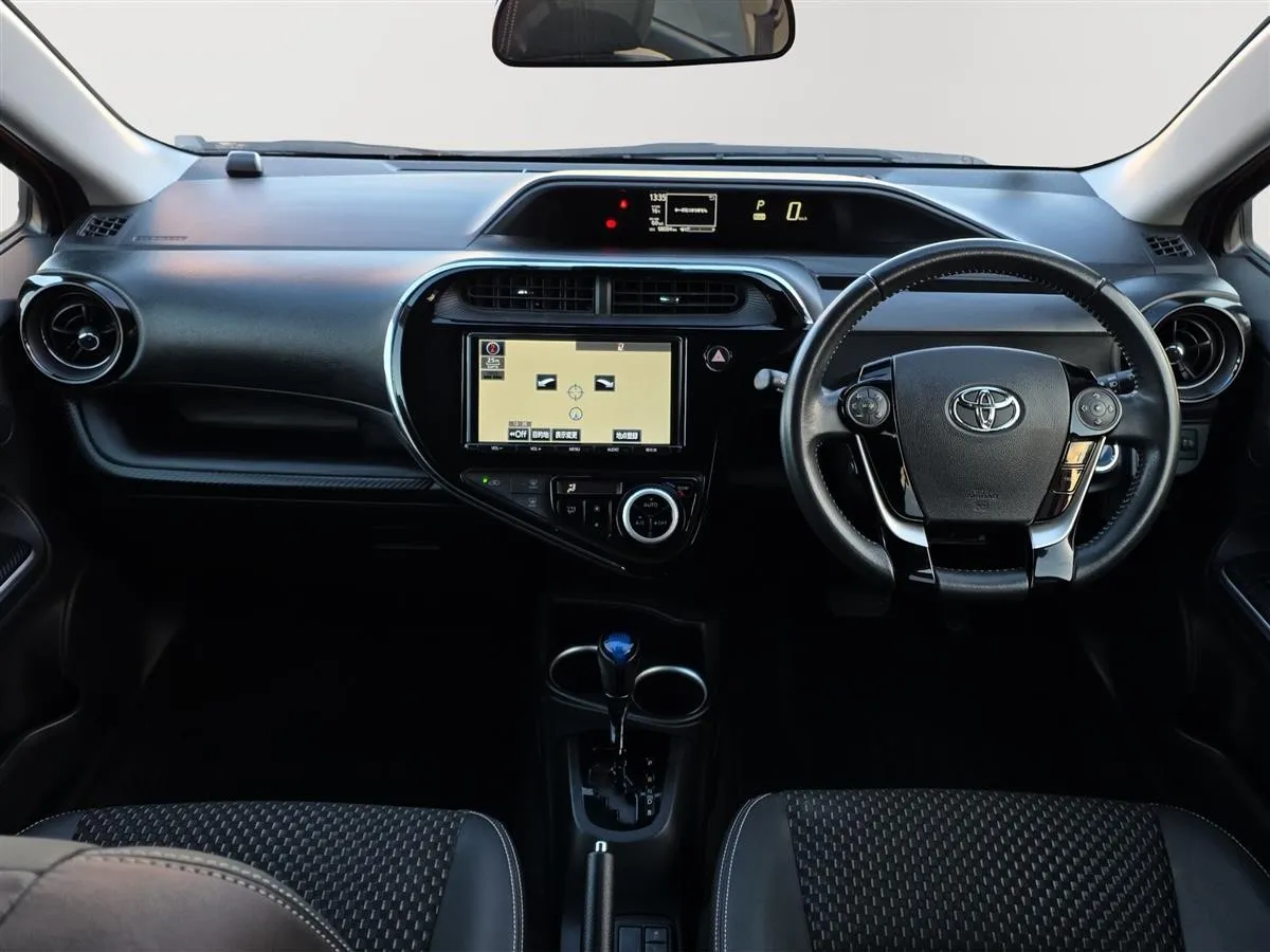 2017 Toyota Aqua CROSSOVER, HALF LEATHER SEATS