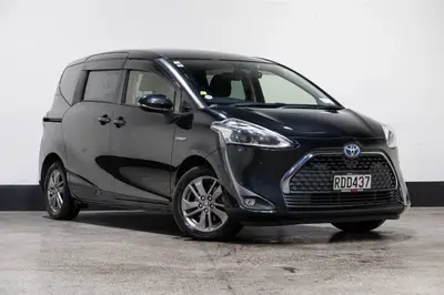 2019 Toyota Sienta Hybrid Funbase G photo 1