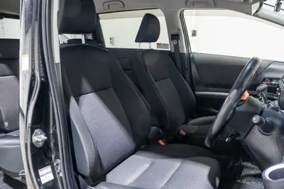 2019 Toyota Sienta Hybrid Funbase G photo 3