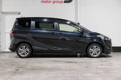2019 Toyota Sienta Hybrid Funbase G photo 8