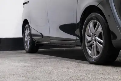 2019 Toyota Sienta Hybrid Funbase G photo 9