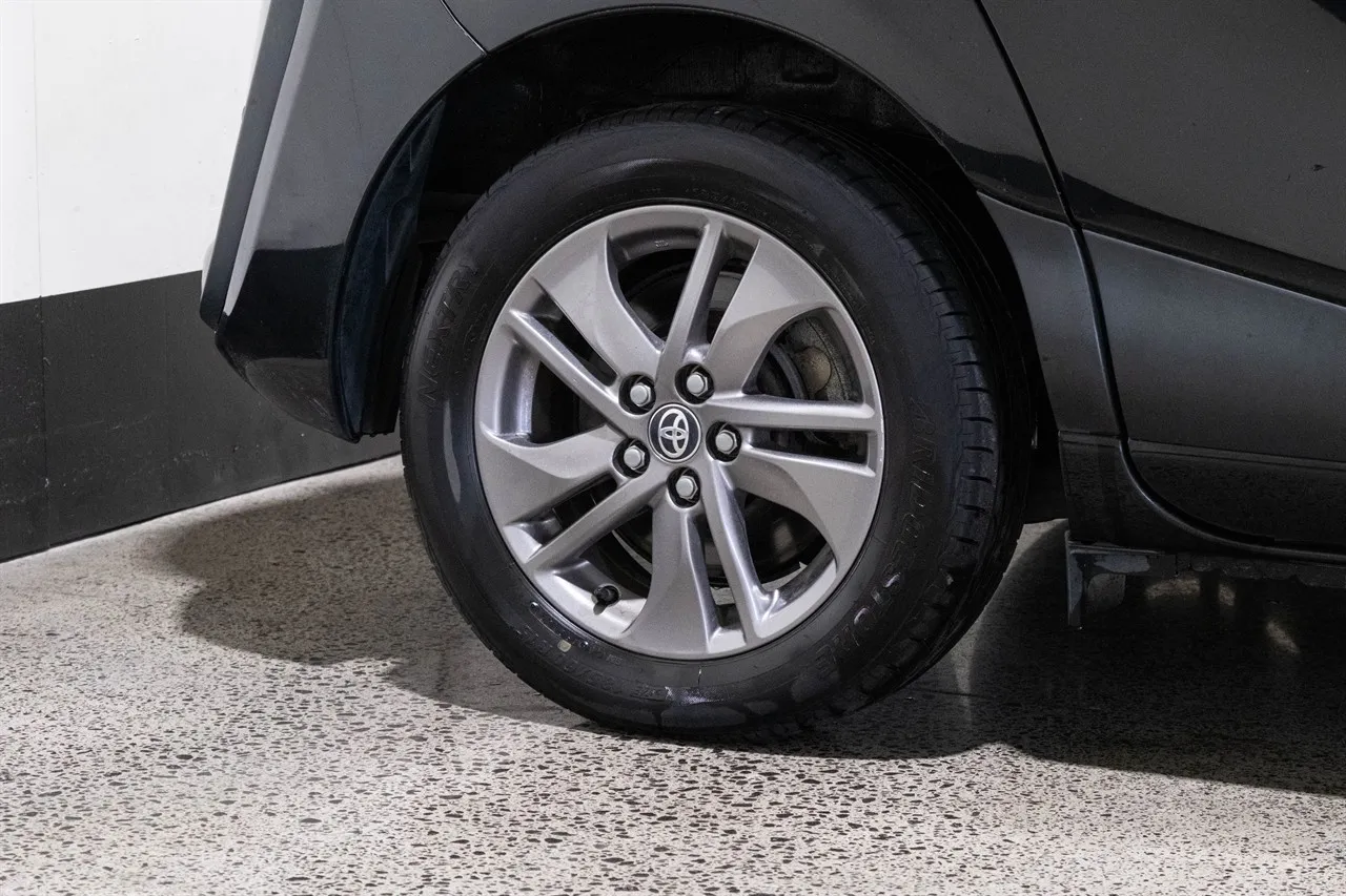 2019 Toyota Sienta Hybrid Funbase G