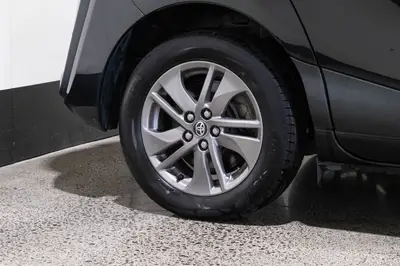 2019 Toyota Sienta Hybrid Funbase G photo 10
