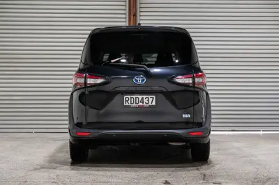 2019 Toyota Sienta Hybrid Funbase G photo 11