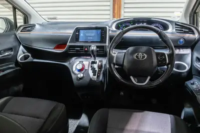 2019 Toyota Sienta Hybrid Funbase G photo 15