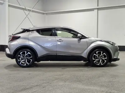 2017 Toyota C-HR Hybrid G-Spec photo 11