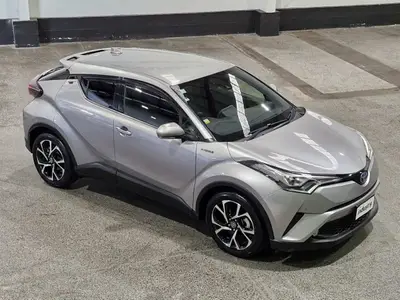 2017 Toyota C-HR Hybrid G-Spec photo 2