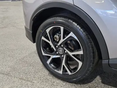 2017 Toyota C-HR Hybrid G-Spec photo 26