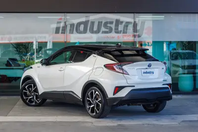 2019 Toyota C-HR Hybrid G-Spec photo 3