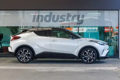 2019 Toyota C-HR Hybrid G-Spec photo 12