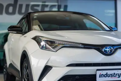 2019 Toyota C-HR Hybrid G-Spec photo 14
