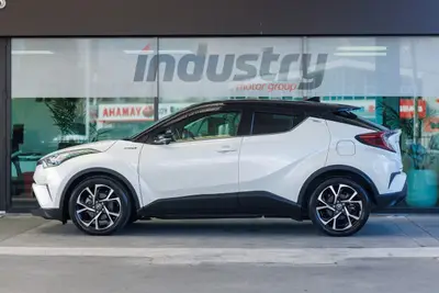 2019 Toyota C-HR Hybrid G-Spec photo 9