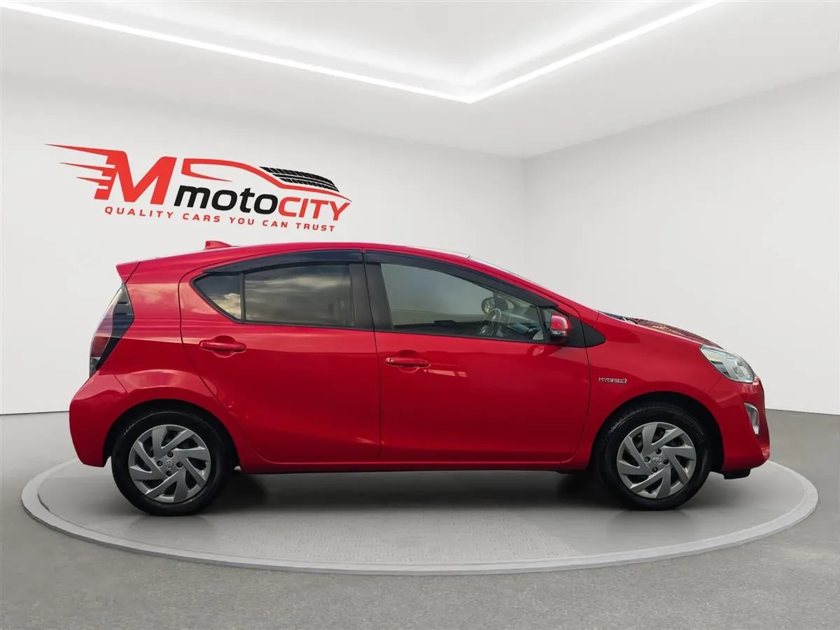 2015 Toyota Aqua G Pack, Heated Seats, Cruise control, photo 2 of 20