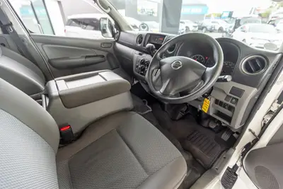 2017 Nissan NV350 Caravan Auto 10 Seat photo 3