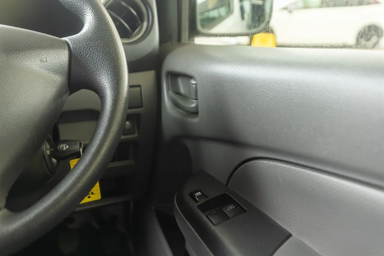 2017 Nissan NV350 Caravan Auto 10 Seat