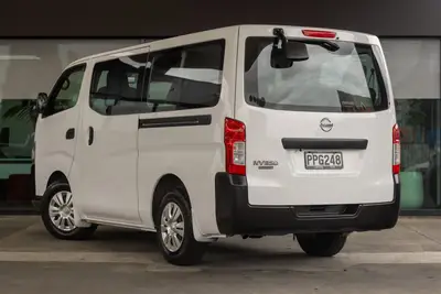 2017 Nissan NV350 Caravan Auto 10 Seat photo 2