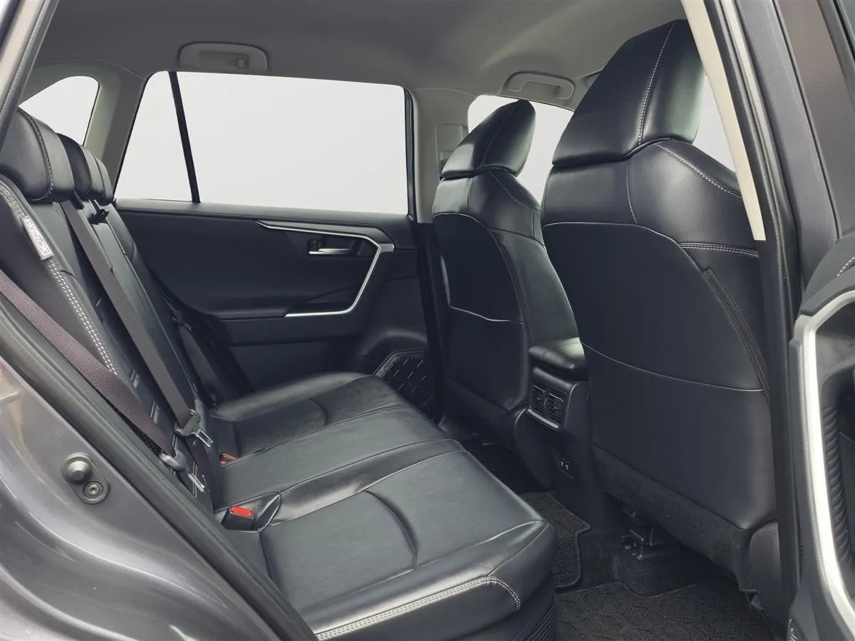 2019 Toyota RAV4 HYBRID, G PAck, Leather Heated Seats with heated Steering RV/