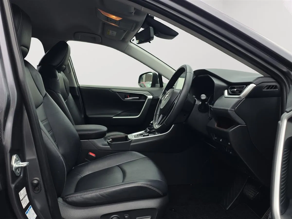 2019 Toyota RAV4 HYBRID, G PAck, Leather Heated Seats with heated Steering RV/
