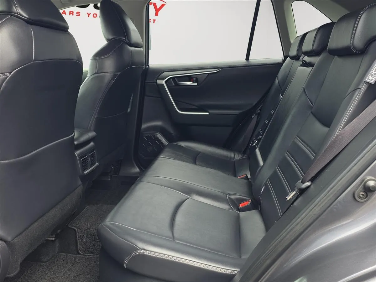 2019 Toyota RAV4 HYBRID, G PAck, Leather Heated Seats with heated Steering RV/