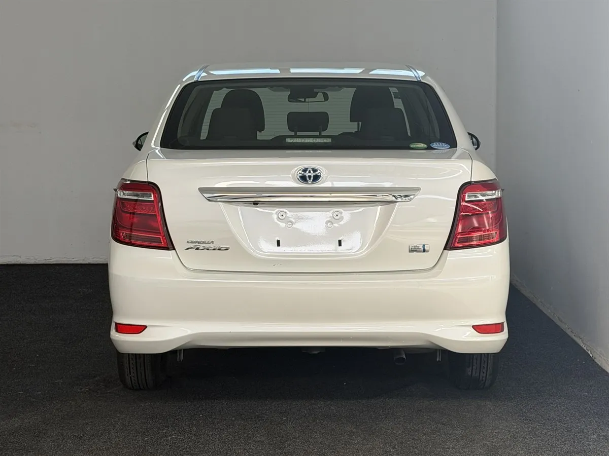 2015 Toyota Corolla Axio G Push Start TSS, photo 5 of 18