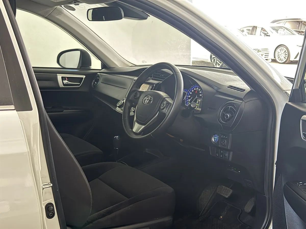 2015 Toyota Corolla Axio G Push Start TSS, photo 9 of 18