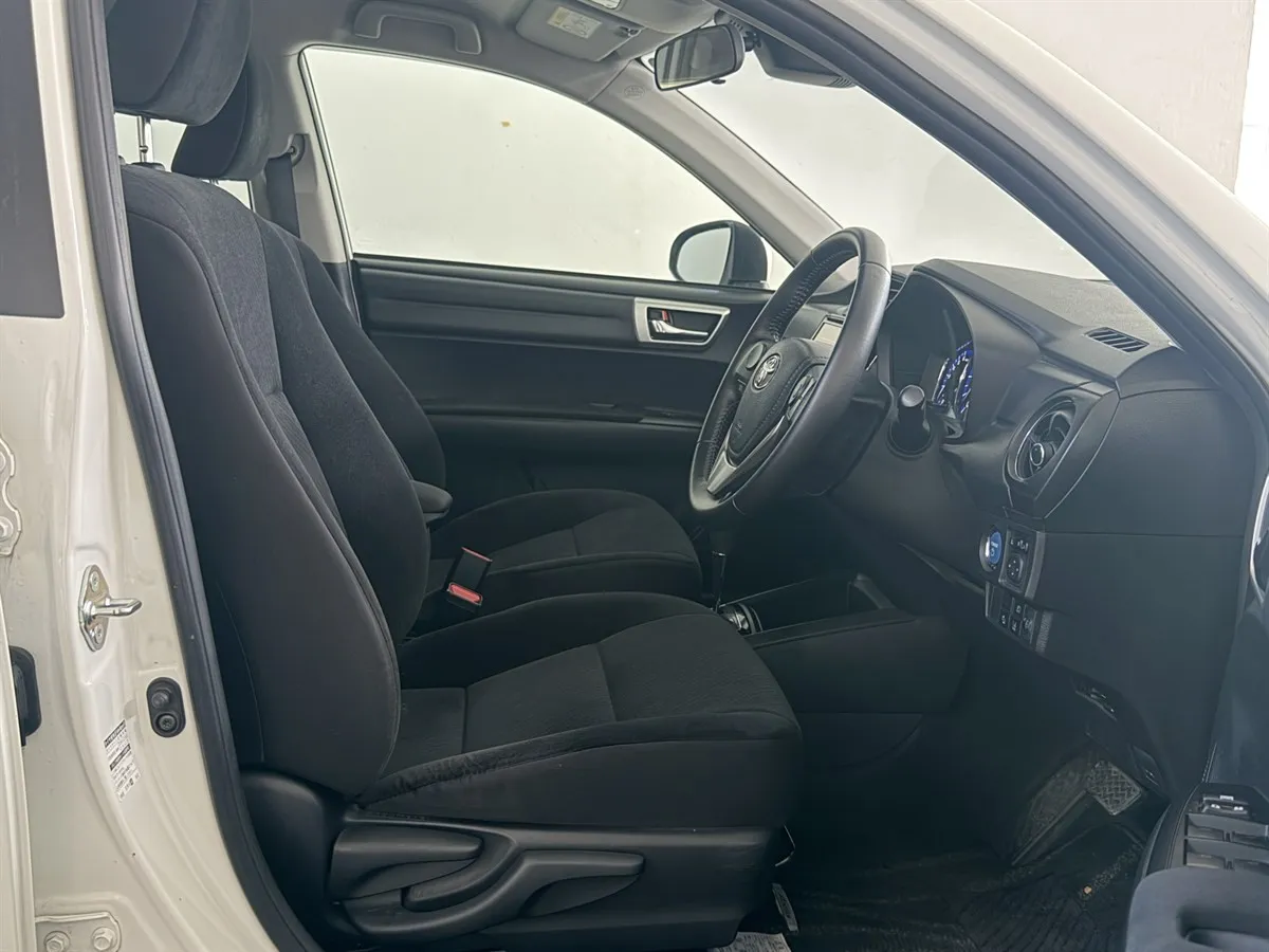 2015 Toyota Corolla Axio G Push Start TSS, photo 10 of 18