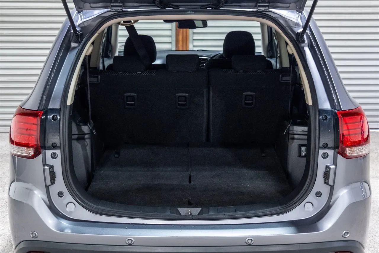 2017 Mitsubishi Outlander XLS 2.4P 7 Seat