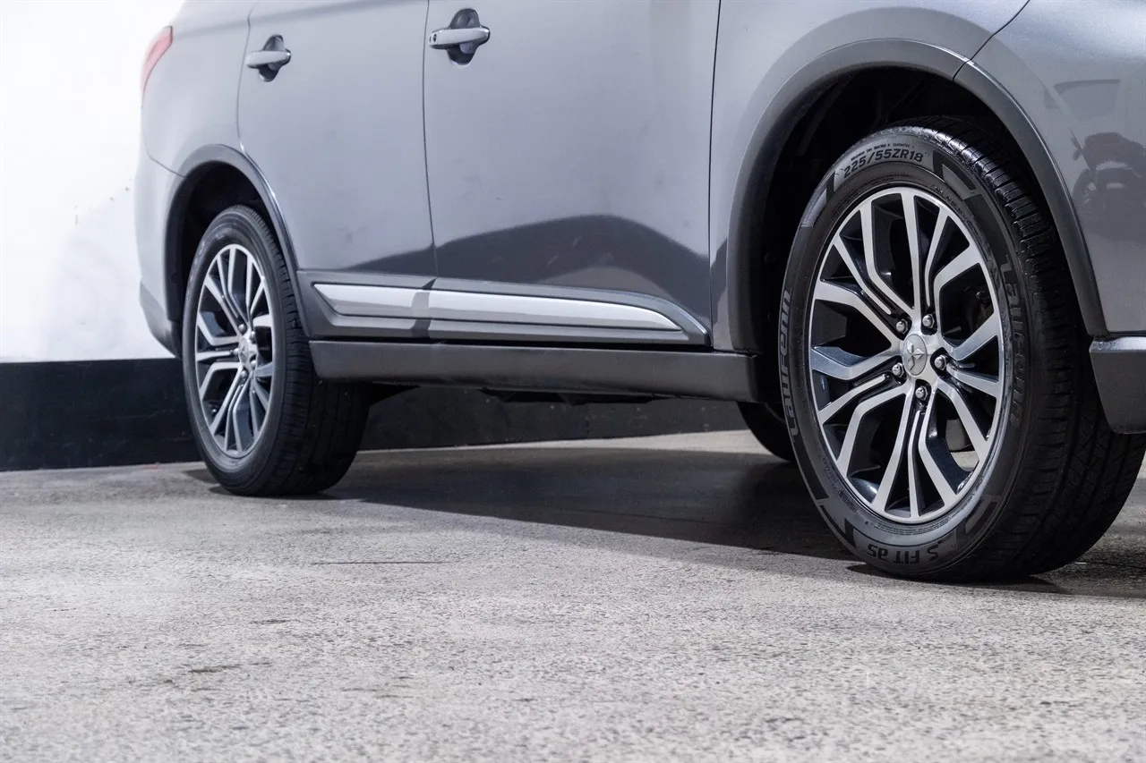 2017 Mitsubishi Outlander XLS 2.4P 7 Seat 4WD