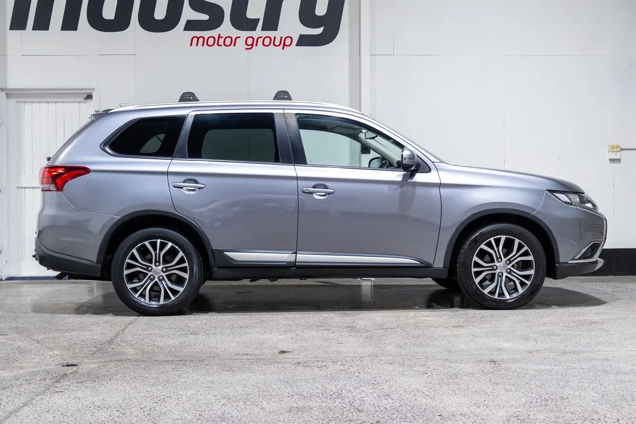 2017 Mitsubishi Outlander XLS 2.4P 7 Seat