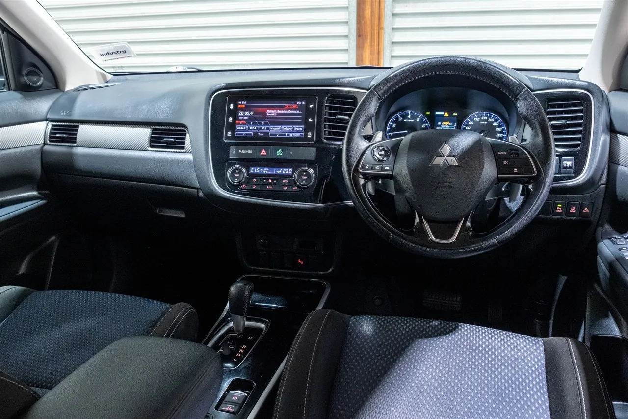 2017 Mitsubishi Outlander XLS 2.4P 7 Seat 4WD