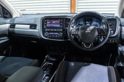 2017 Mitsubishi Outlander XLS 2.4P 7 Seat 4WD photo 16