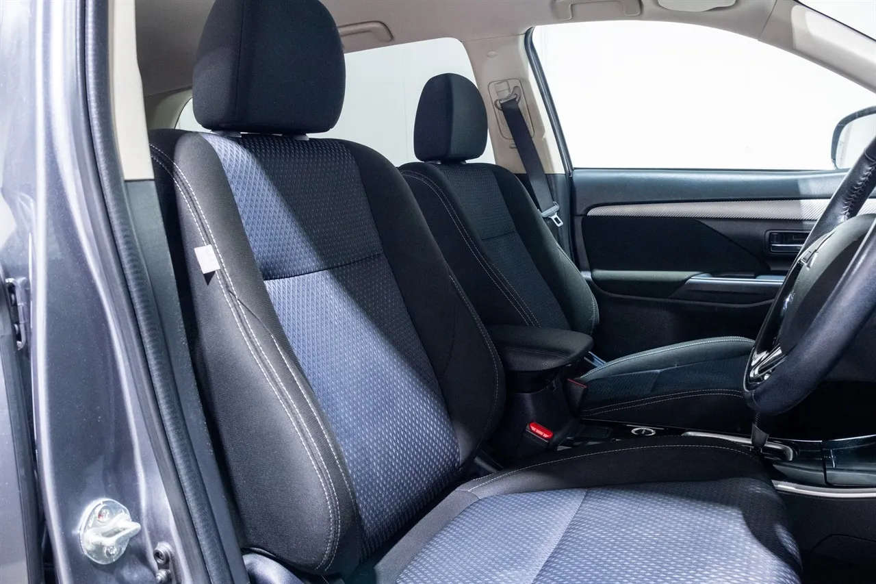2017 Mitsubishi Outlander XLS 2.4P 7 Seat 4WD